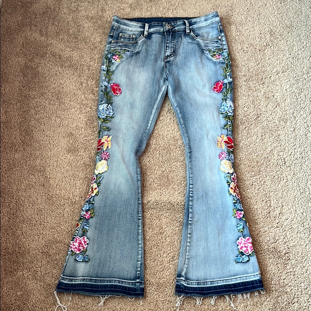 Floral Embroidered Flare Bell BottomJeans - Picture 2 of 12
